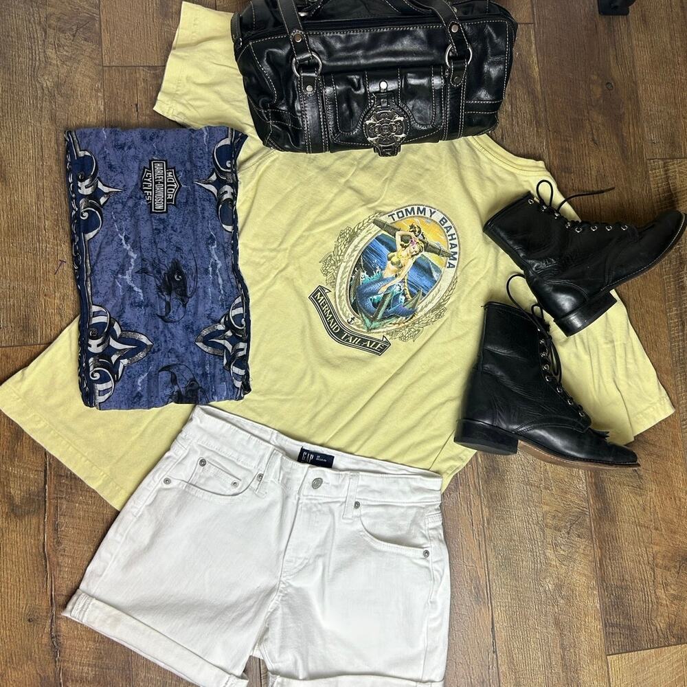 Tommy Bahama Mermaid Pinup Girl Tee – Tropical Graphic T-Shirt Resort - Picture 1 of 6